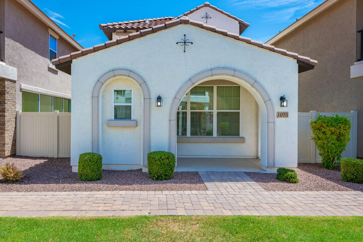 Property Photo: 1062 S Agnes Lane AZ 85296