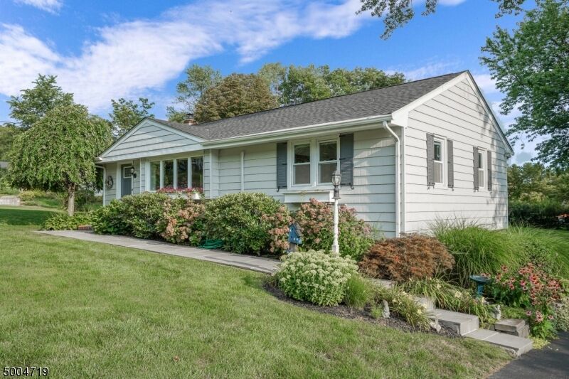 Property Photo:  33 Lingert Ave  NJ 08809 