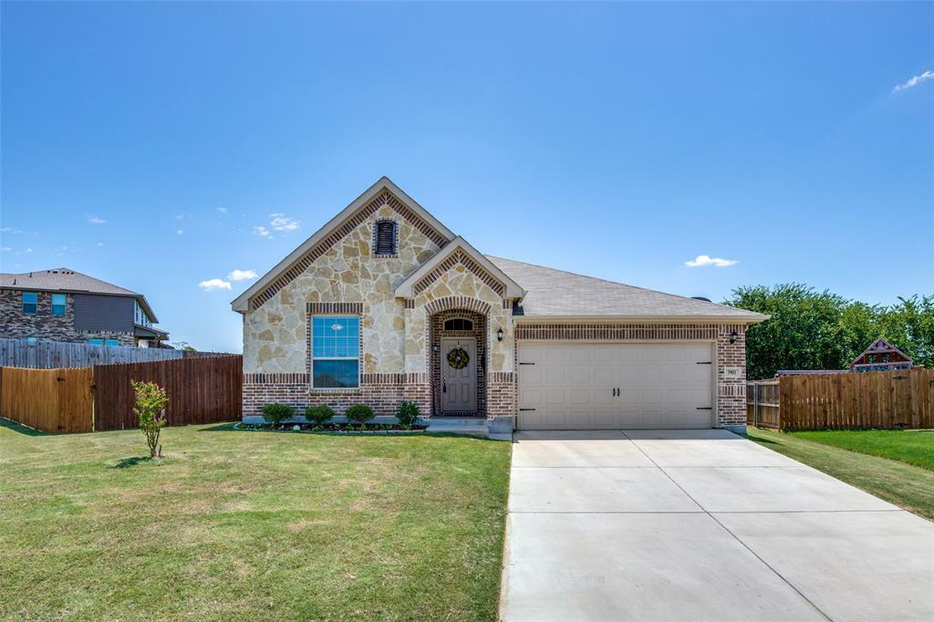 Property Photo:  3901 Kensington Drive  TX 76266 