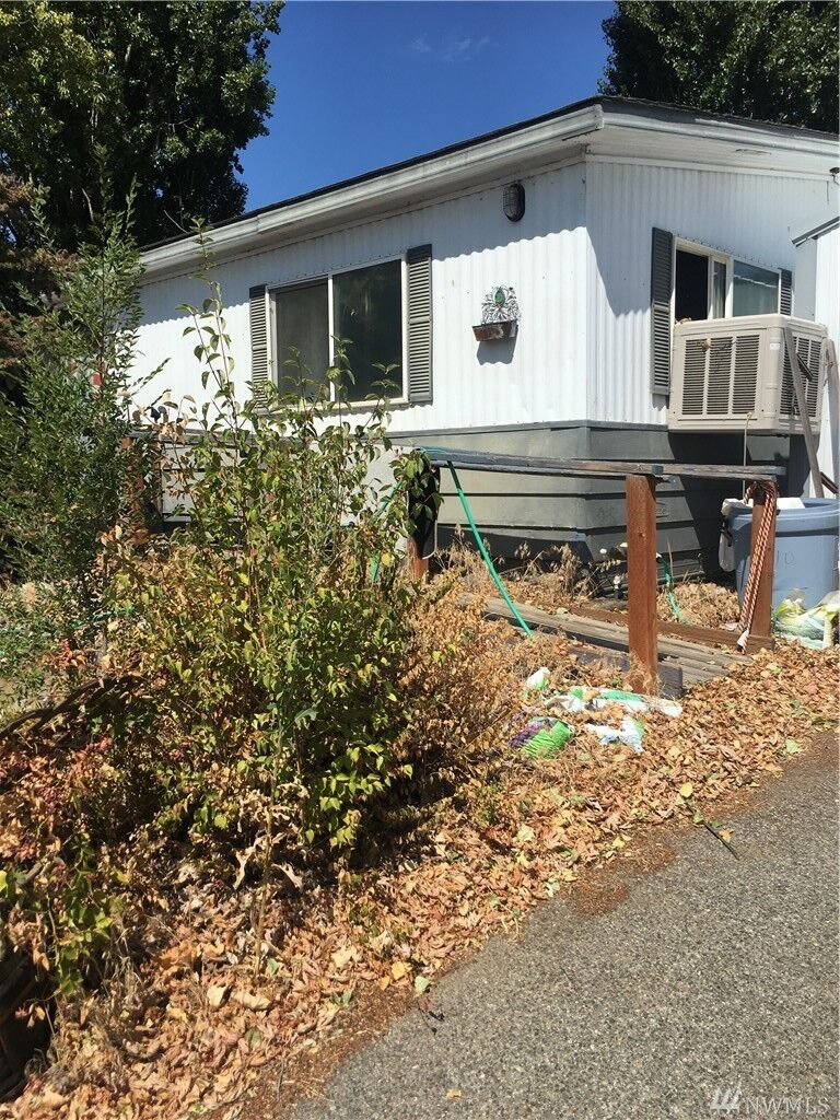 Property Photo:  1613  8th Street SE  WA 98802 