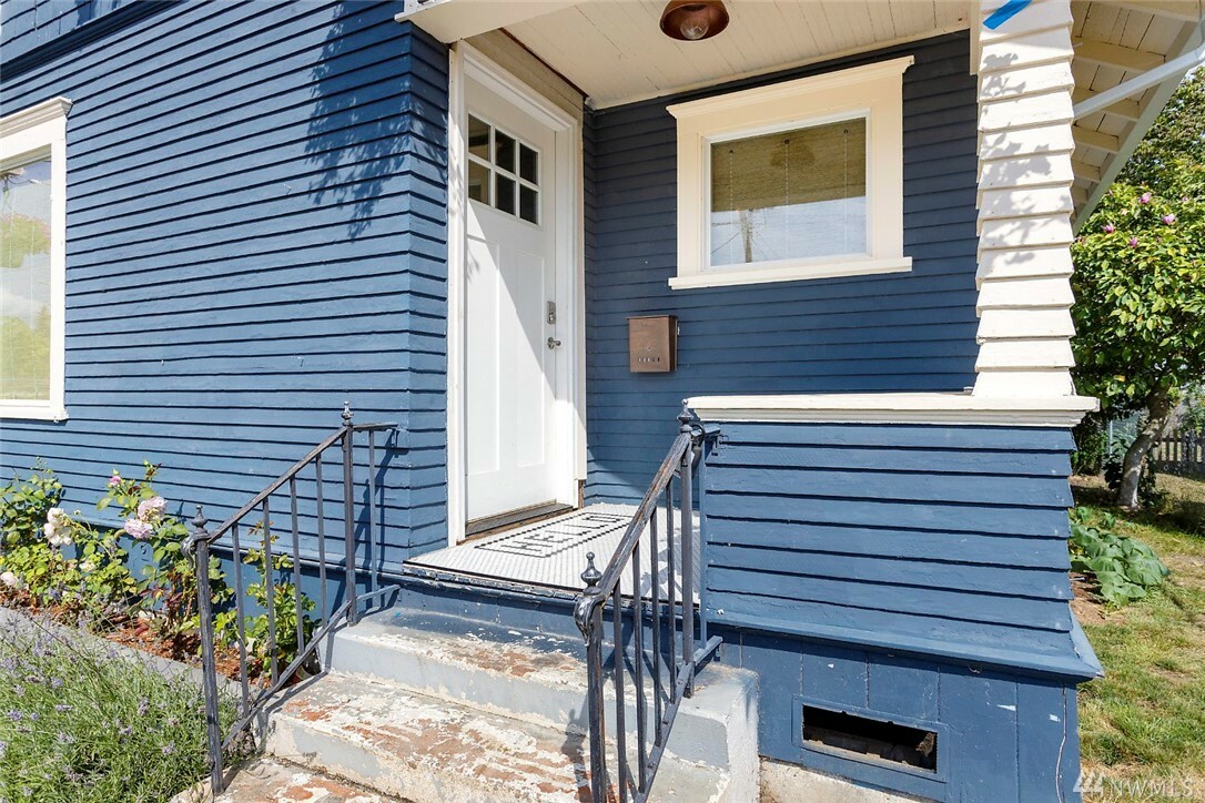 Property Photo: 219 S Sams St WA 98727