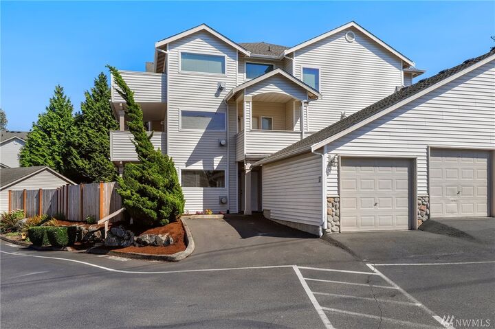 Property Photo:  8905  Meridian Place NE 100  WA 98258 