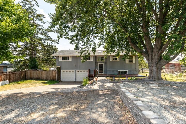 Property Photo:  923  Diane Avenue  WA 98277 