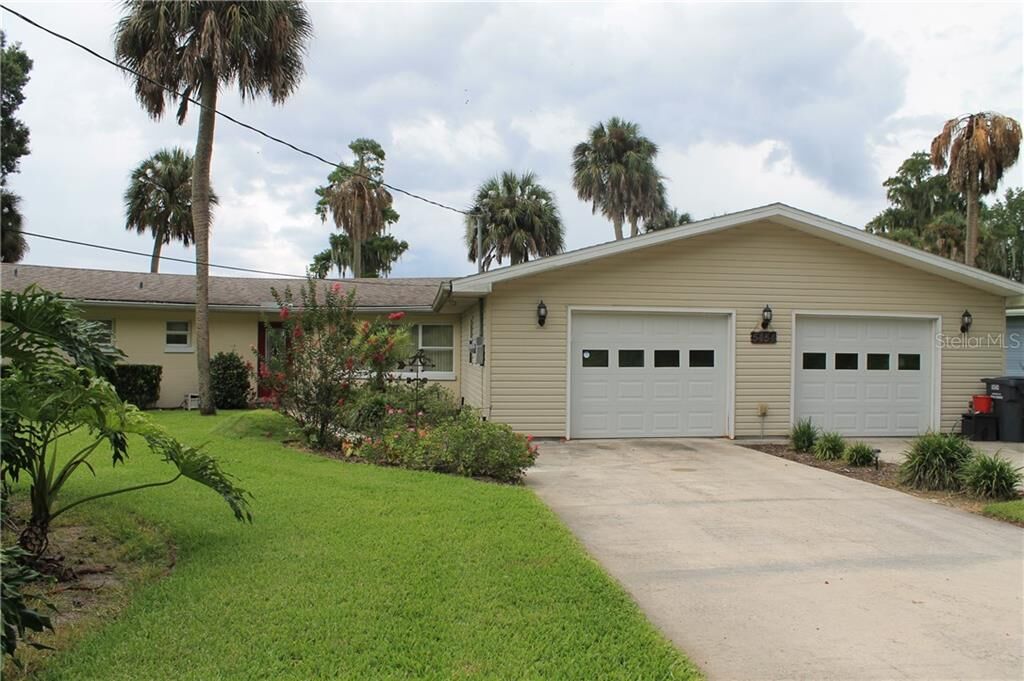 Property Photo: 5454 Lakeside Drive FL 33898