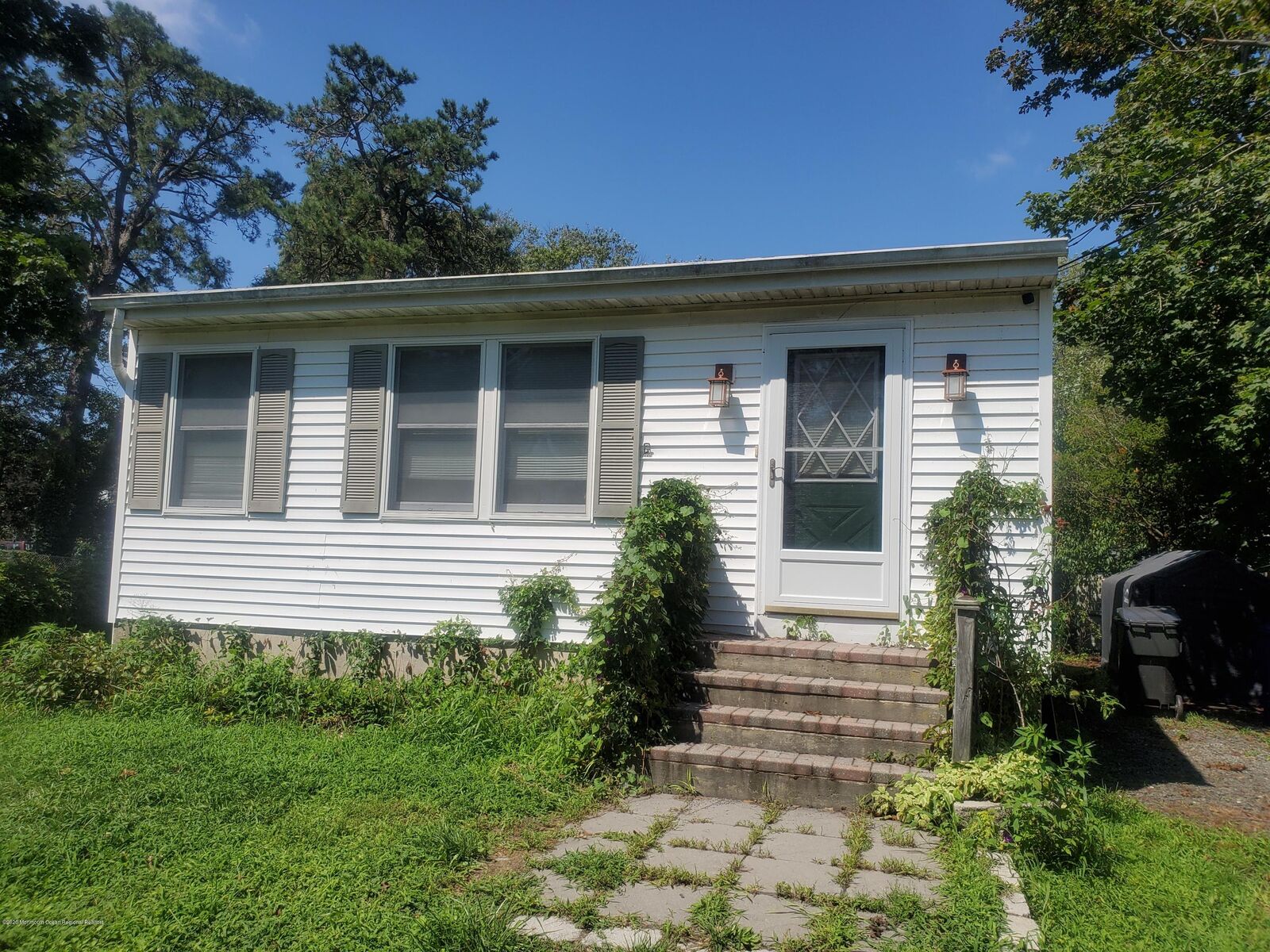 Property Photo:  10 Pollys Park Drive  NJ 08753 