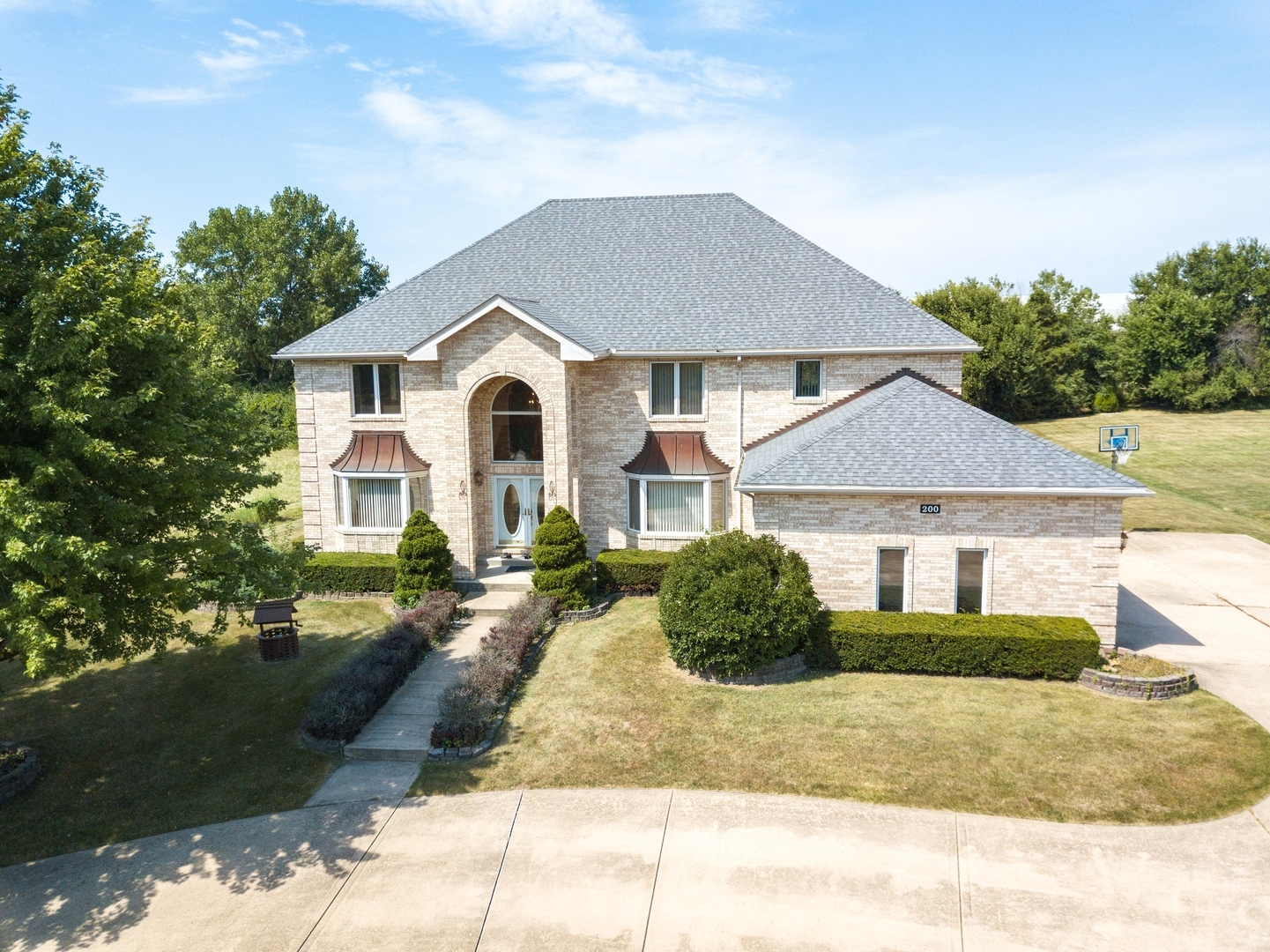 Property Photo: 200 Ring Neck Lane IL 60108