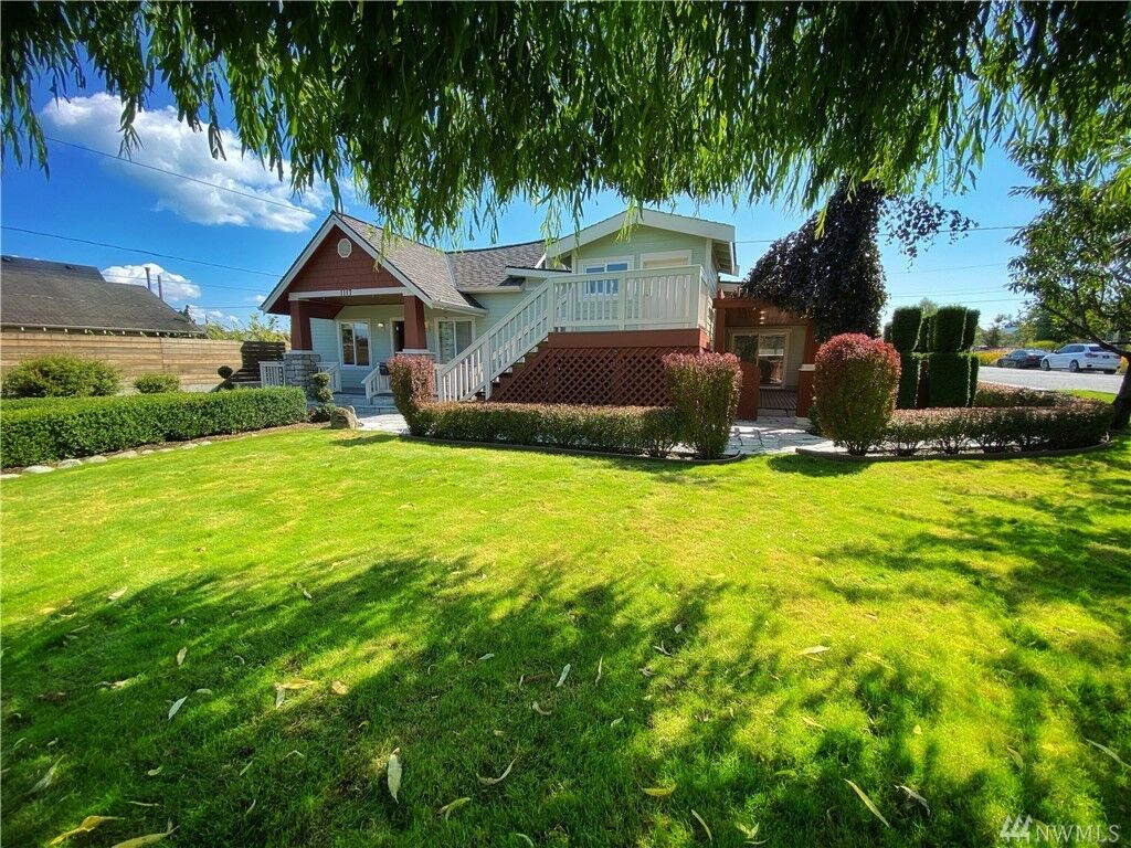 Property Photo: 1117 17th St WA 98221