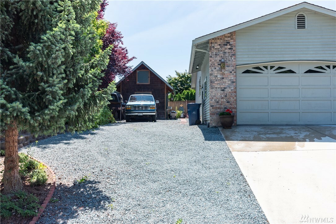 Property Photo:  2739 N 27th St  WA 98273 