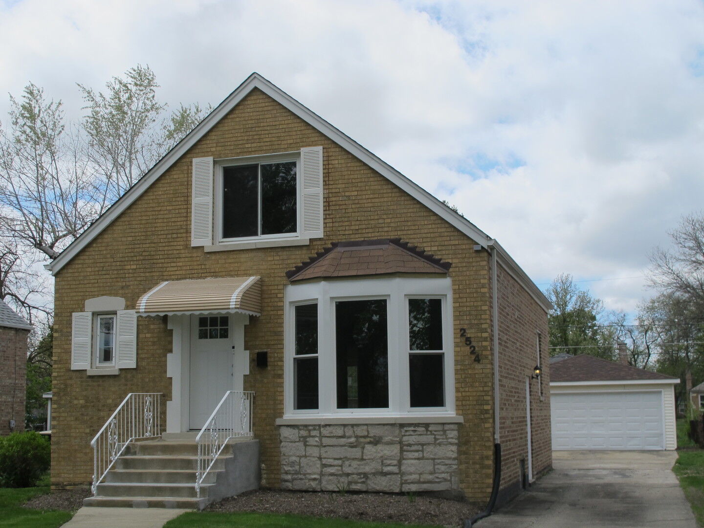 Property Photo:  2524 South 14th Avenue  IL 60155 