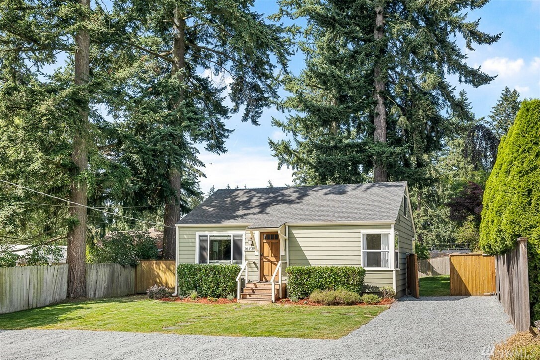 Property Photo:  16709 Linden Ave N  WA 98133 