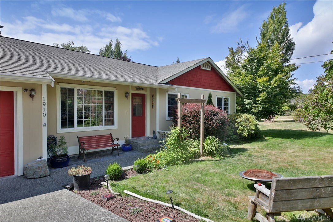 Property Photo:  1910 Virginia Ave  WA 98239 