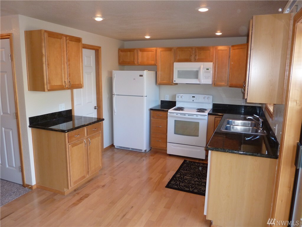 Property Photo: 7810 Timber Hill Dr G WA 98203