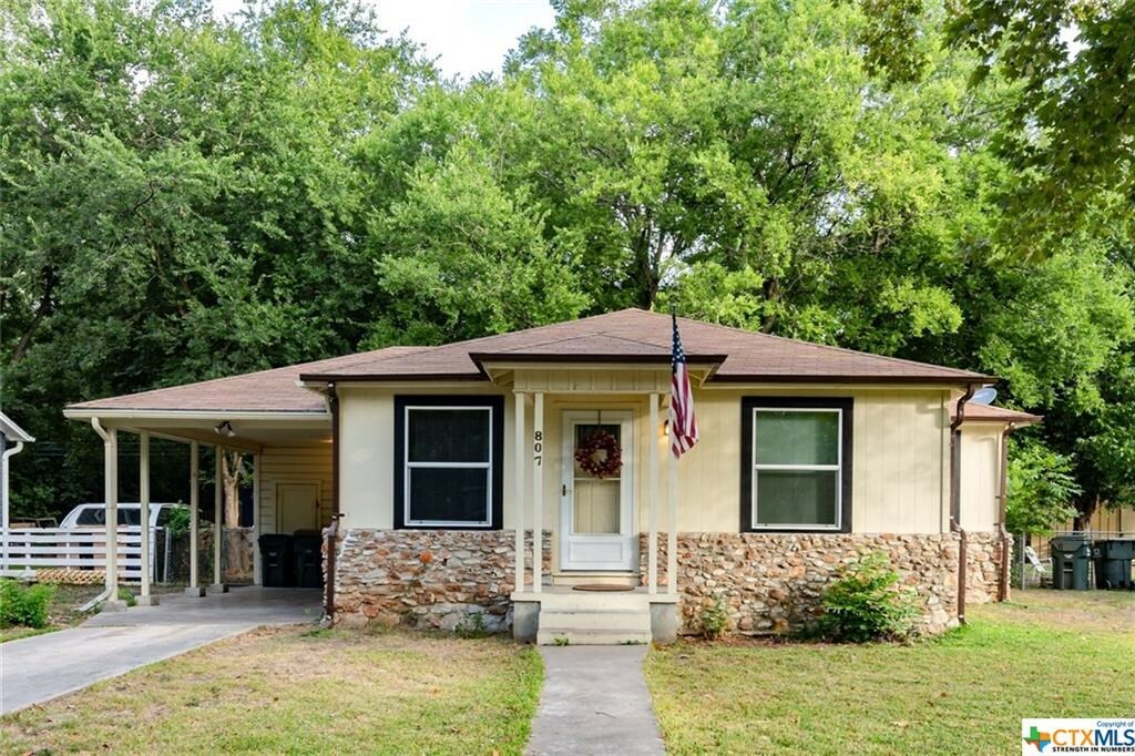 Property Photo:  807 Barbara Drive  TX 78666 