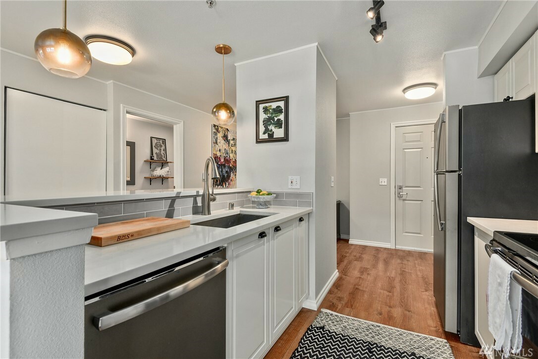 Property Photo:  812 5th Ave N 210  WA 98109 
