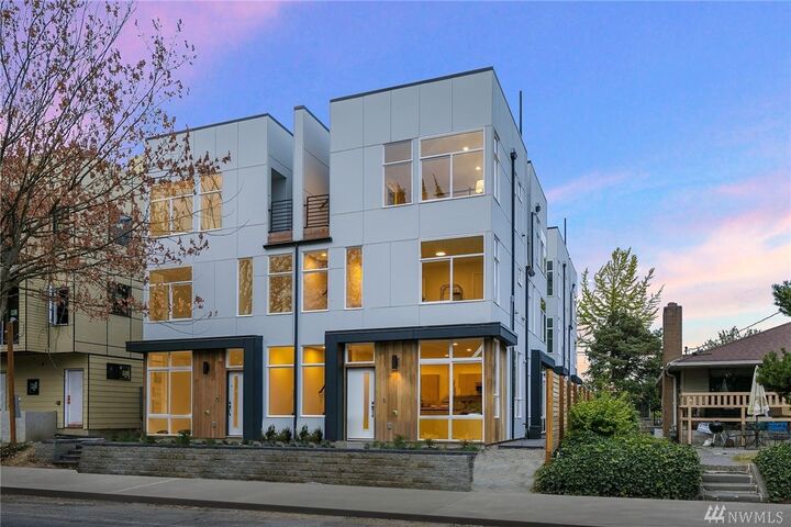 Property Photo:  2320 D 15th Ave S  WA 98144 