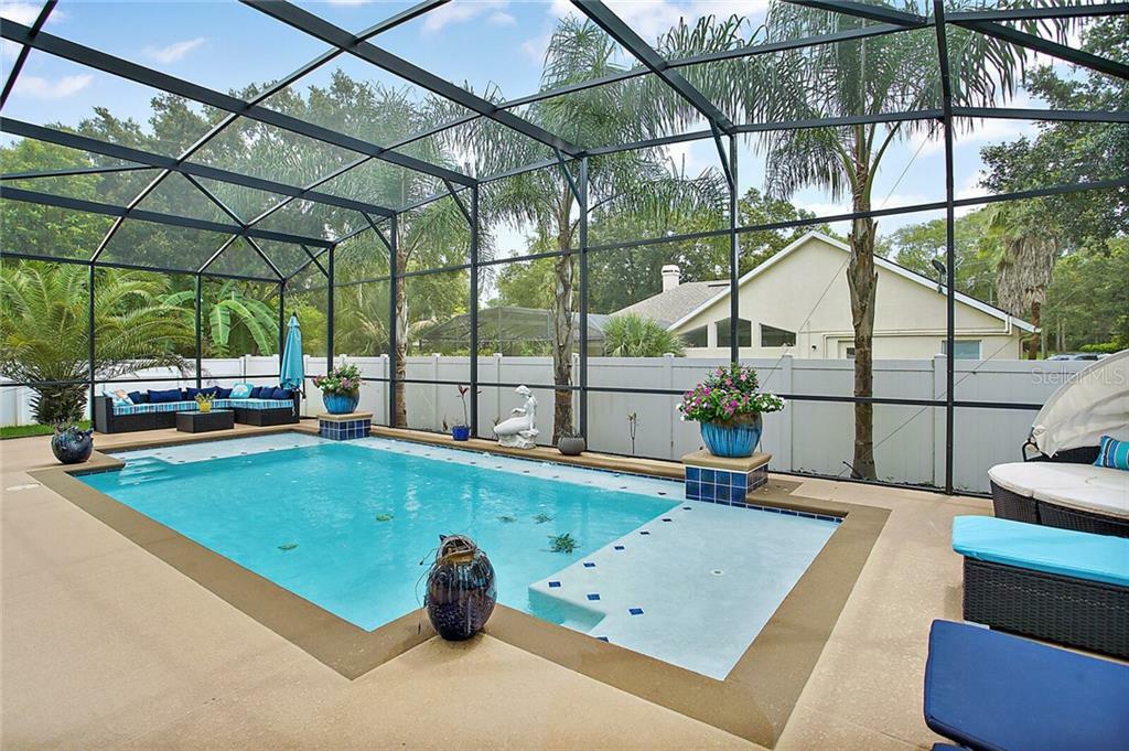 Property Photo:  125 E Blue Water Edge Drive  FL 32736 