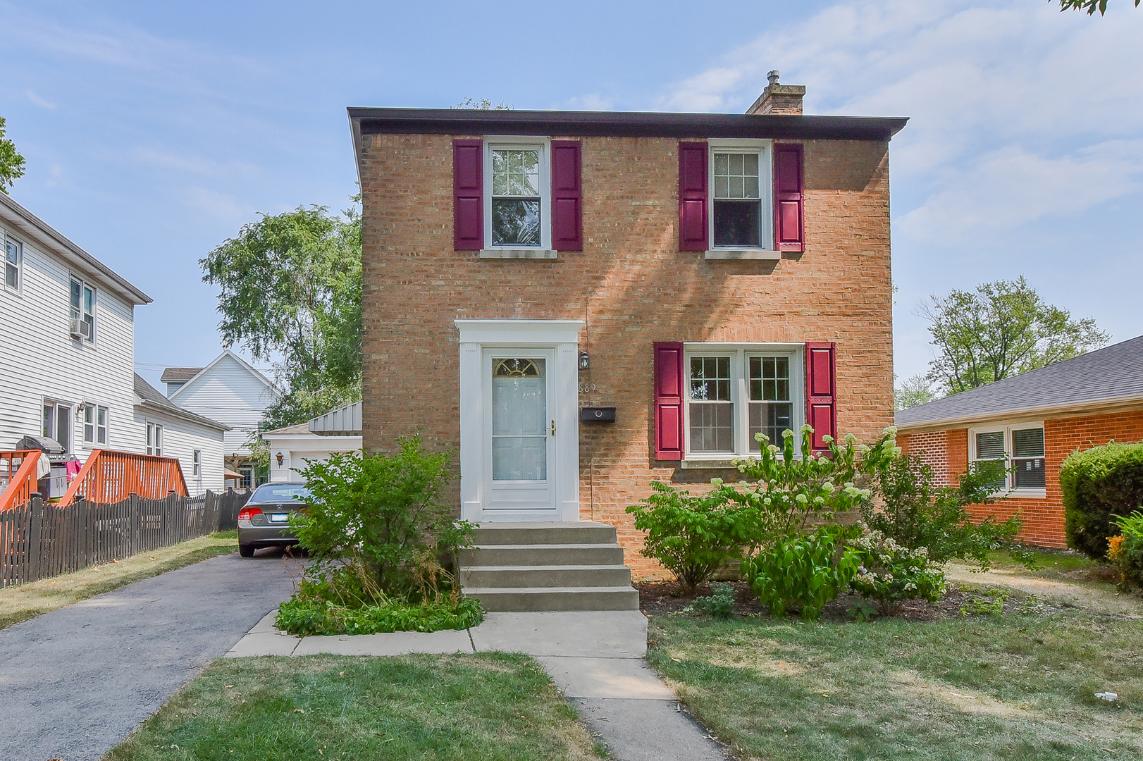 Property Photo:  889 South Fairfield Avenue  IL 60126 