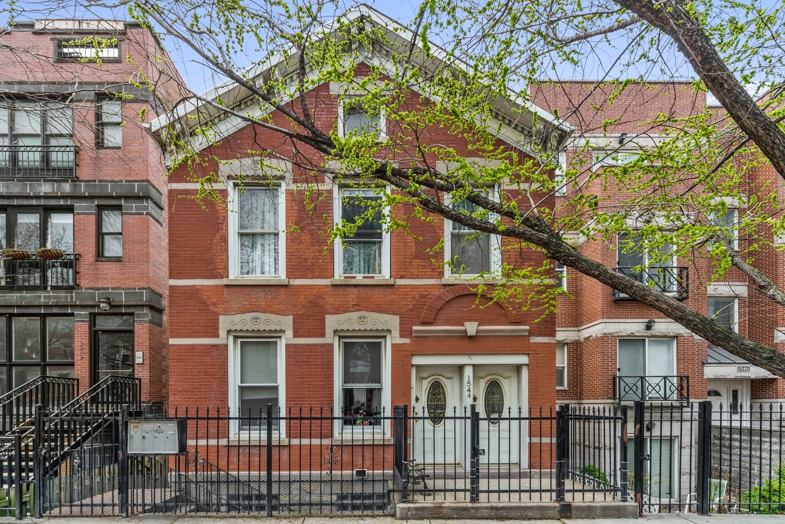Property Photo: 1544 N Bosworth Avenue IL 60642