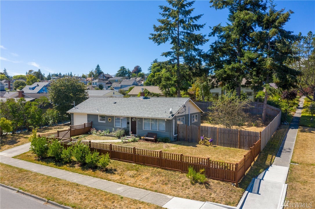 Property Photo:  1504 M Ave  WA 98221 