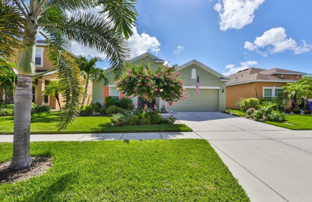 Property Photo:  717 Parker Den Drive  FL 33570 