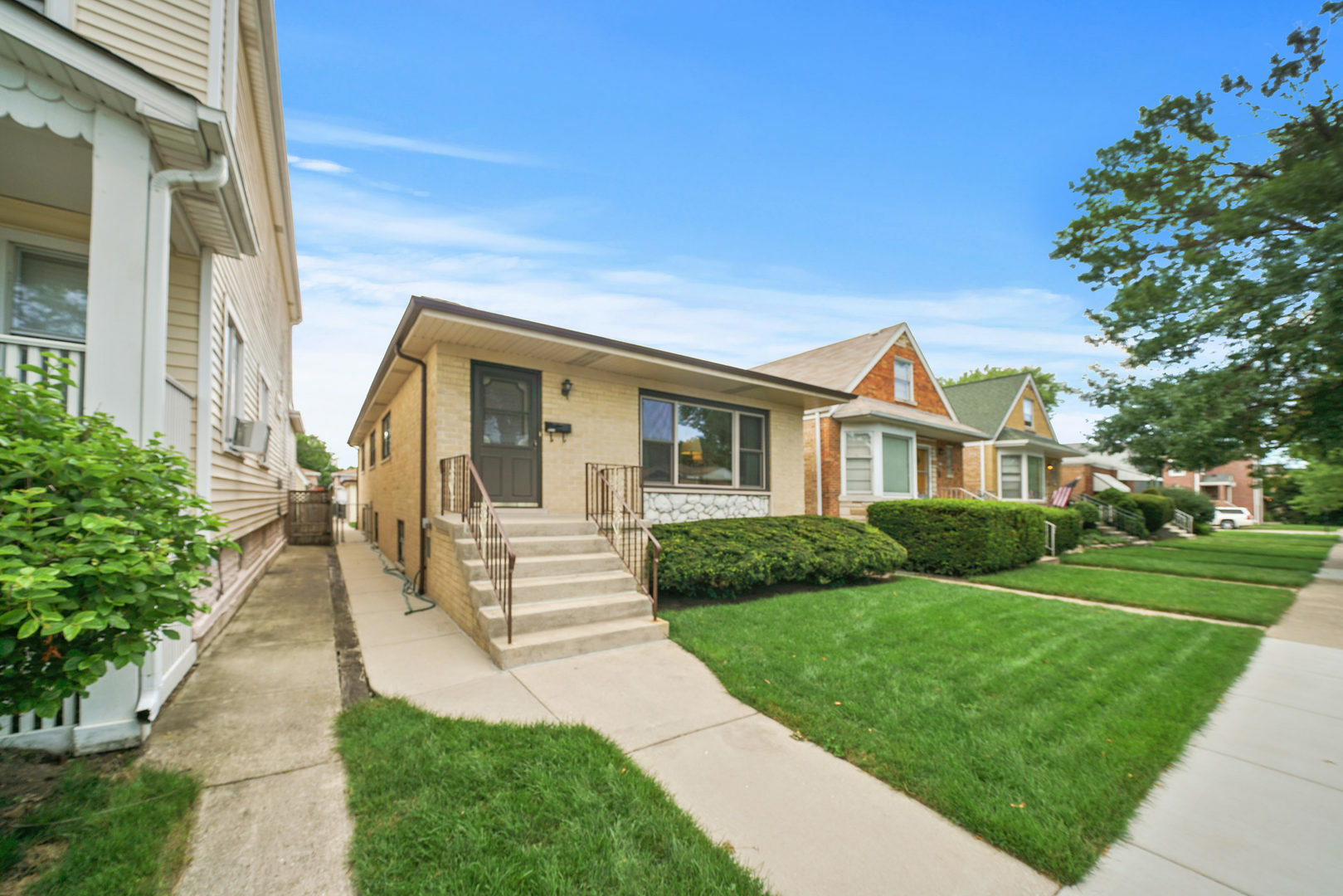 Property Photo: 5444 North Neenah Avenue IL 60656