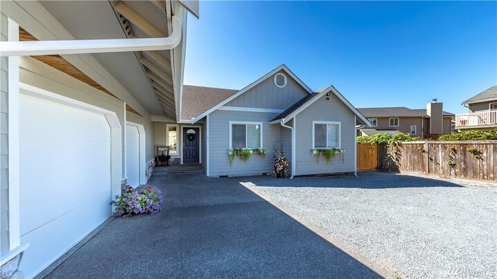 Property Photo: 386 4th Avenue SE WA 98047