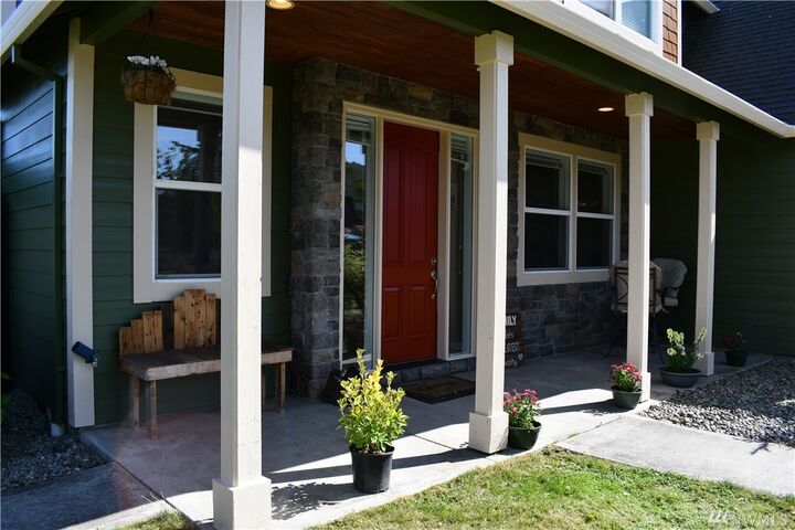 Property Photo:  220 Silver Shores Dr  WA 98645 