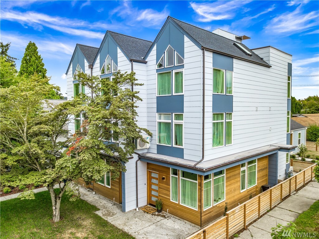 Property Photo:  1058 S Cloverdale St B  WA 98108 