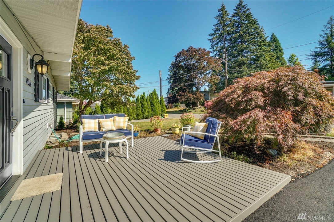 Property Photo: 1211 147th Ave SE WA 98007