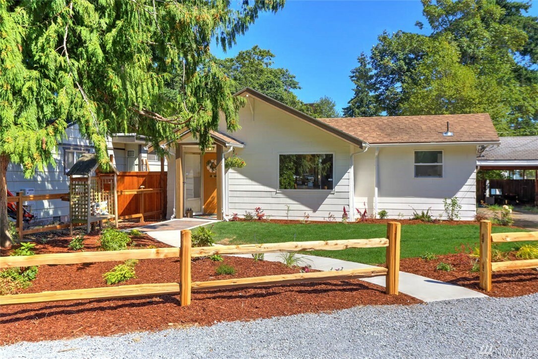 Property Photo: 12042 Hiram Place NE WA 98125
