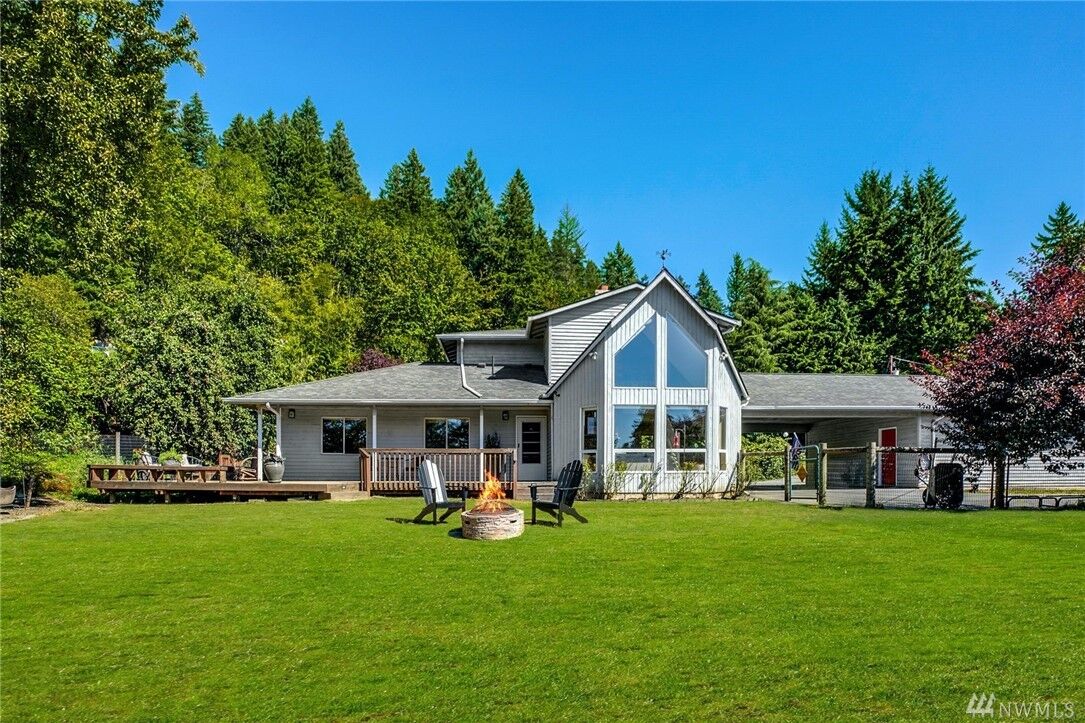 Property Photo:  8035  199th Avenue NE  WA 98053 