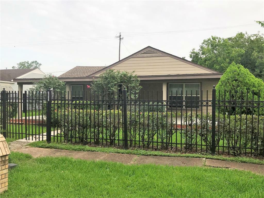 Property Photo:  7623 Moss Rose Street  TX 77012 