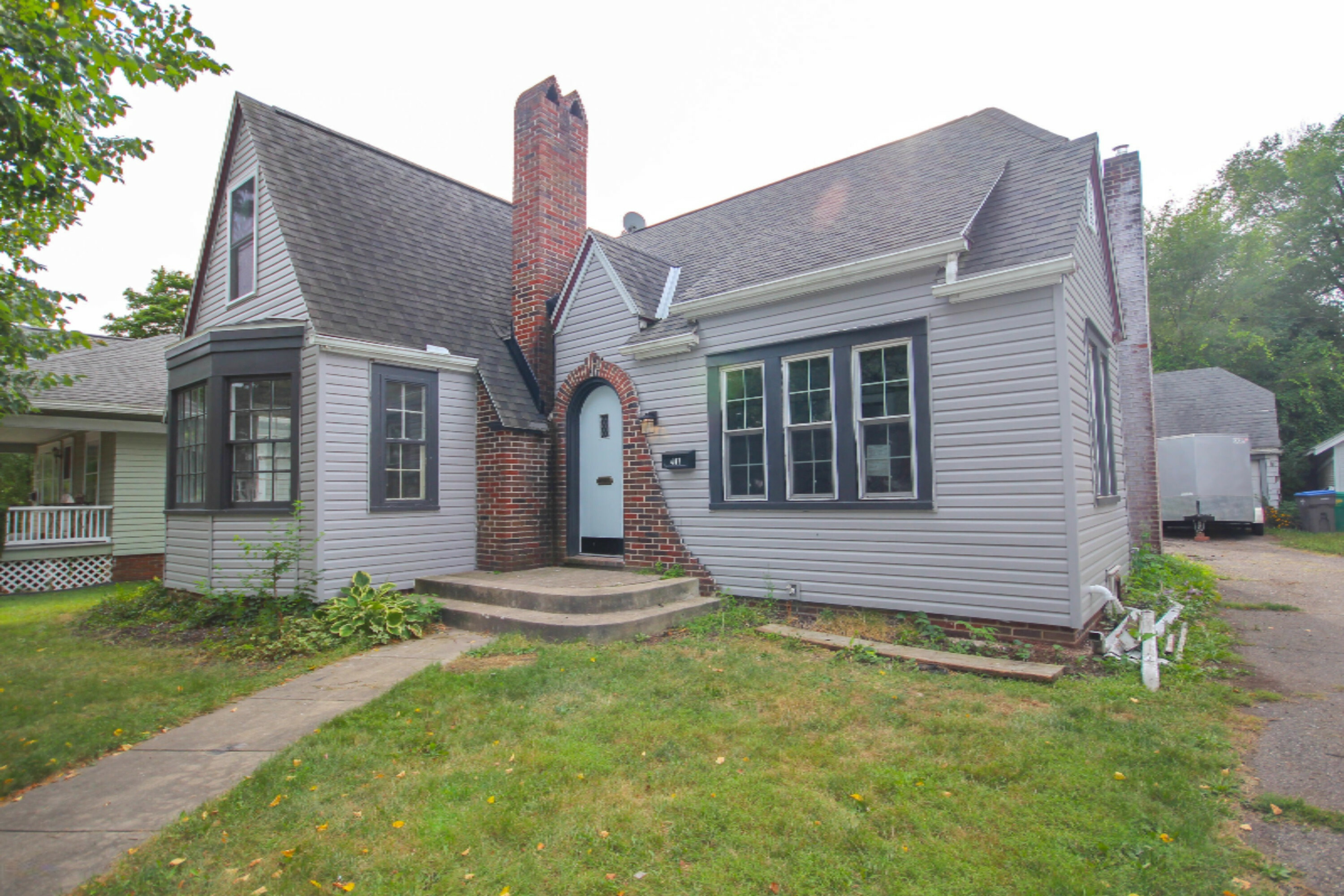 Property Photo:  407 Michigan Avenue  MI 49091 