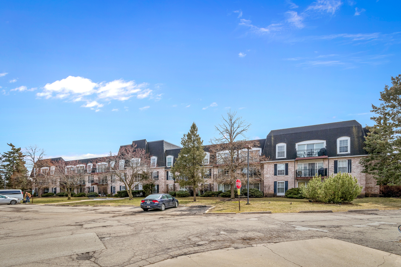 Property Photo:  5400 Carriageway Drive 105  IL 60008 