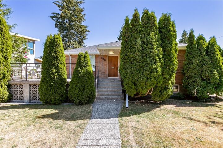 Property Photo:  12200 Evanston Ave N  WA 98133 