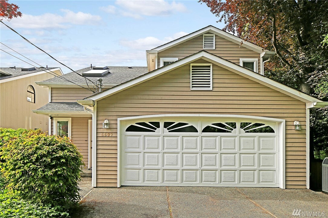 Property Photo: 6609 Beveridge Place SW WA 98136
