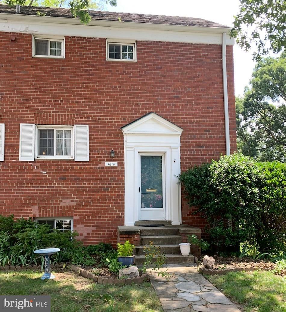 Property Photo:  1614 Ripon Place  VA 22302 