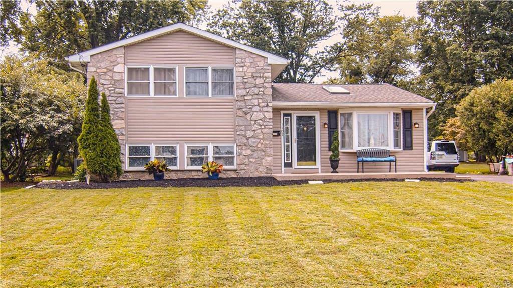 Property Photo:  1107 Anthony Wayne Drive  PA 18974 