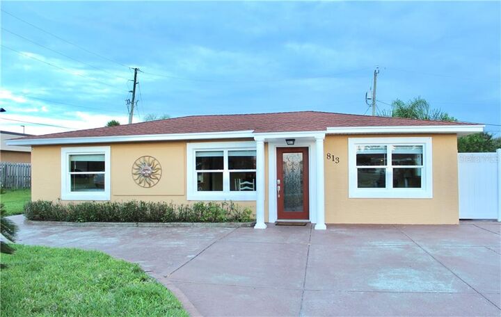 Property Photo: 813 E 6th Avenue FL 32169