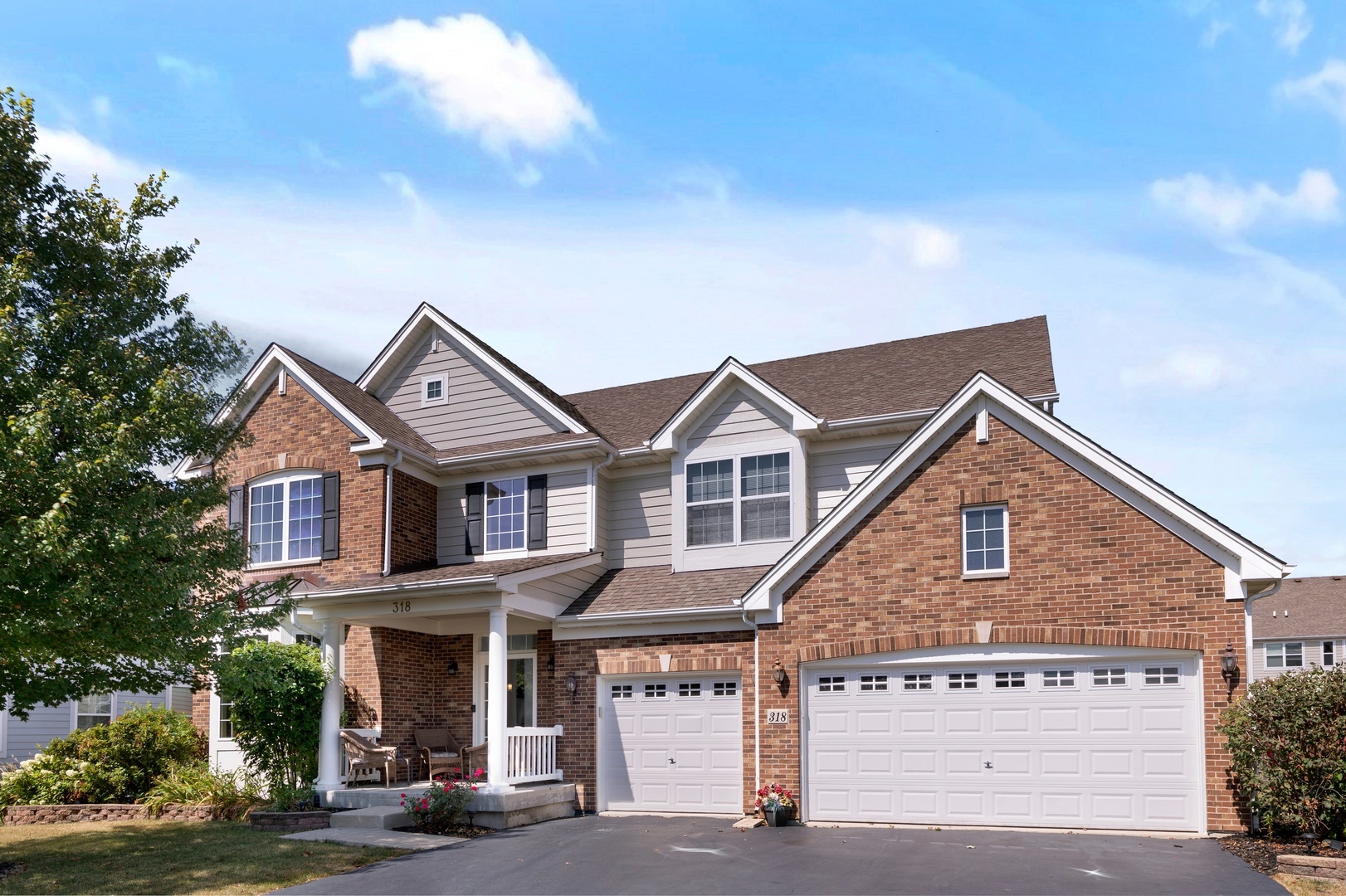 Property Photo:  318 Shadow Hill Drive  IL 60124 