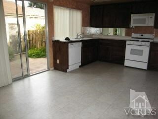 Property Photo:  1606 Parakeet Court  CA 93003 