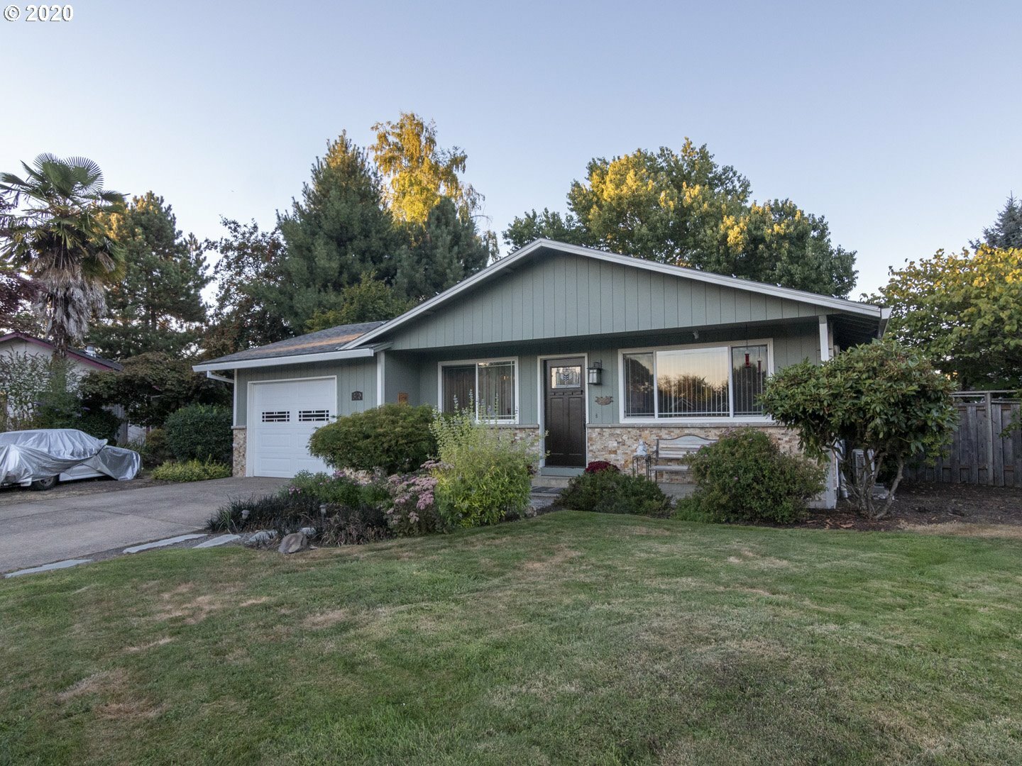 Property Photo: 320 SW Russ Ct OR 97128