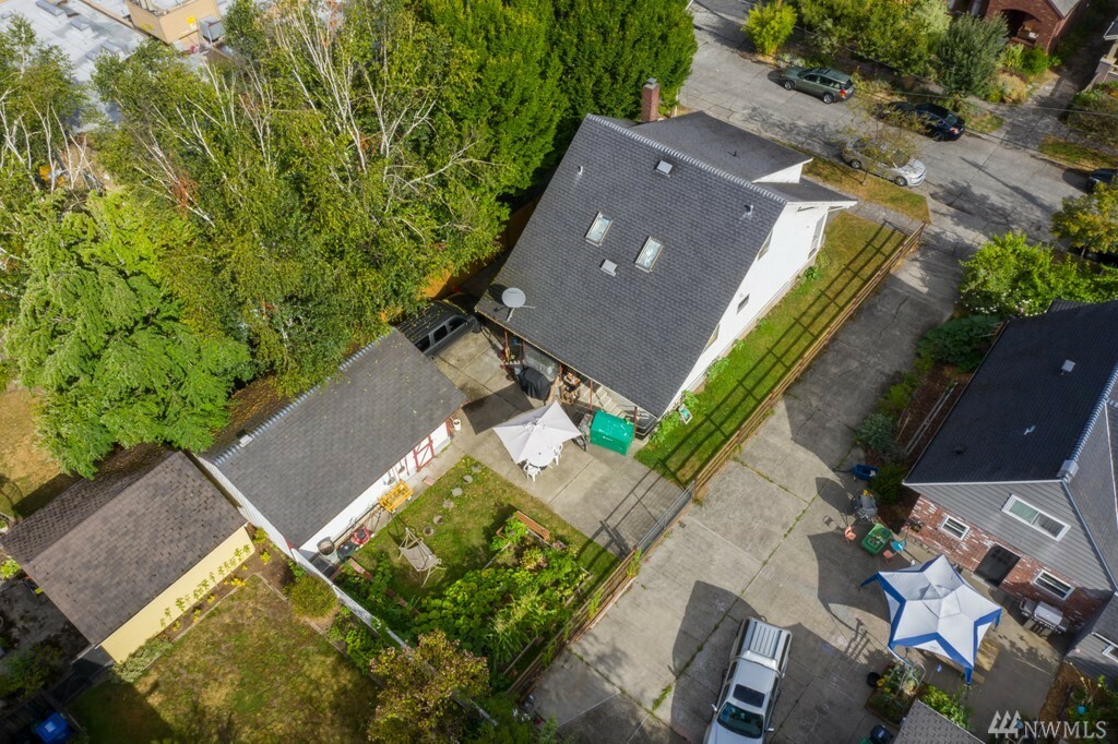 Property Photo:  1413 N 49th St  WA 98103 