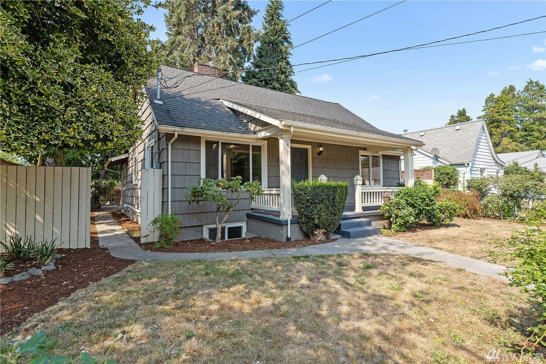 Property Photo:  113 Arvon Ave  WA 98312 