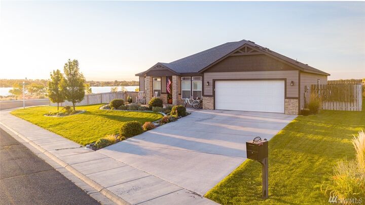 Property Photo: 6401 Road 4 NE WA 98837