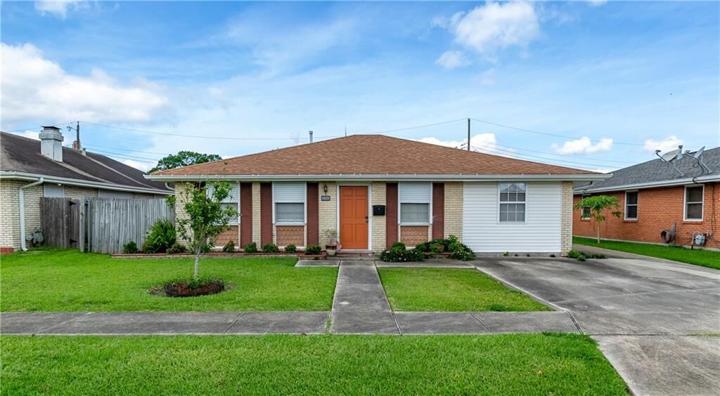 Property Photo: 558 Dover Lane LA 70056