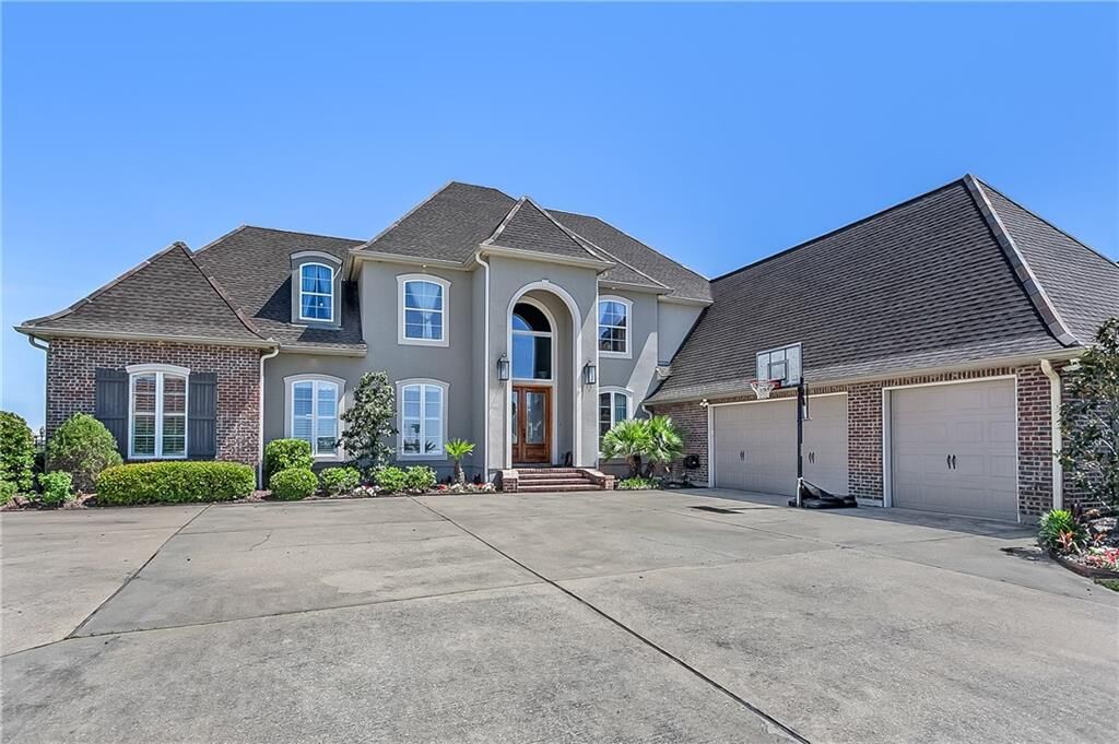 Property Photo: 1477 Lakeshore Boulevard LA 70461
