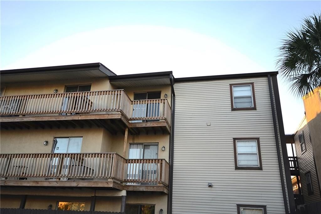 Property Photo: 2301 Edenborn Avenue 807 LA 70001