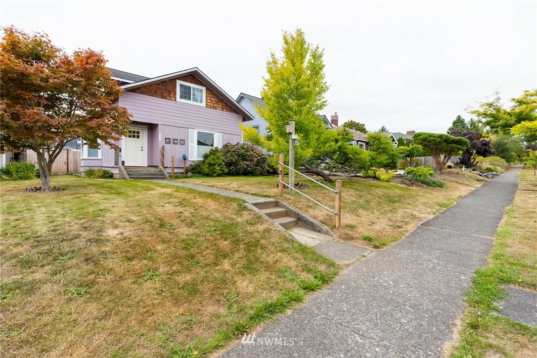 Property Photo:  2409 Franklin Street  WA 98225 