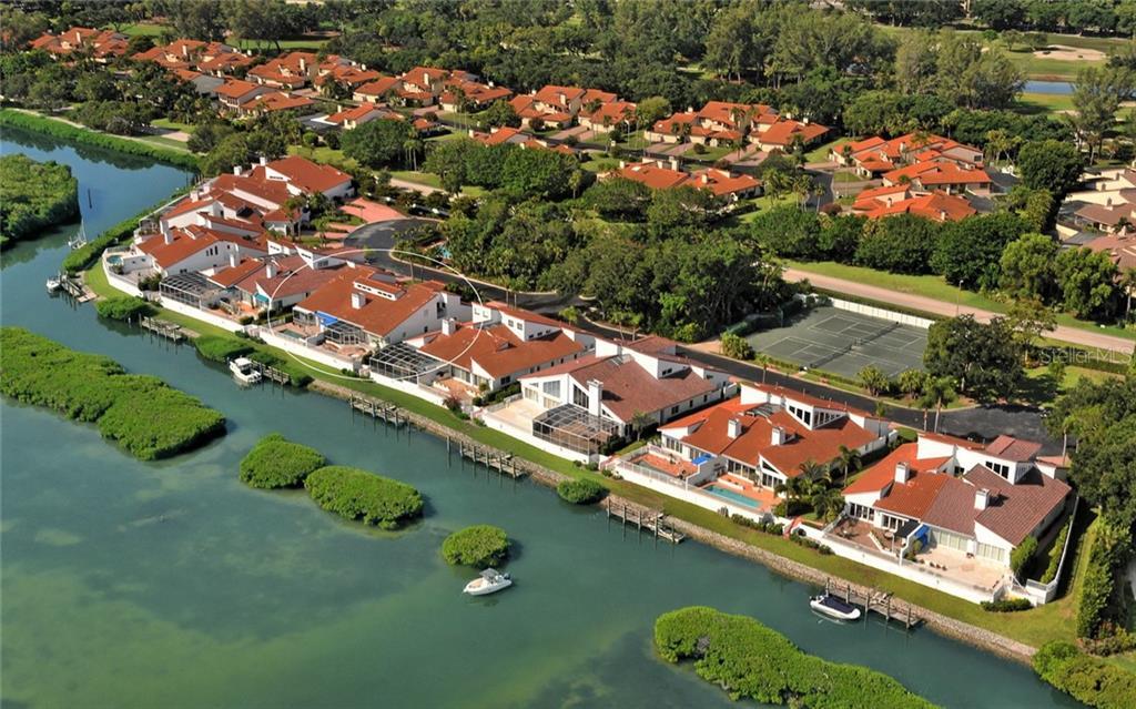 Property Photo:  2242 Harbour Court Drive  FL 34228 